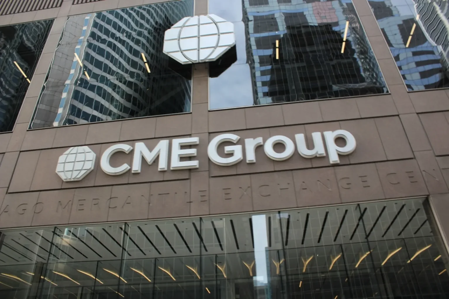 CME Says Bitcoin Index Options Fall Under CFTC, Challenges SEC Approval